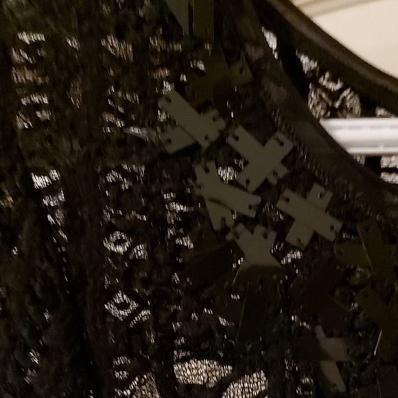 Beautiful woven black short sleeve - Picture 2 of 3